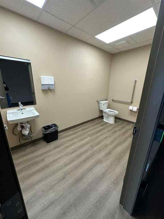 MLS® A2206108 - Unit #B 66 8 Street NW in Northwest Crescent Heights Medicine Hat, Commercial