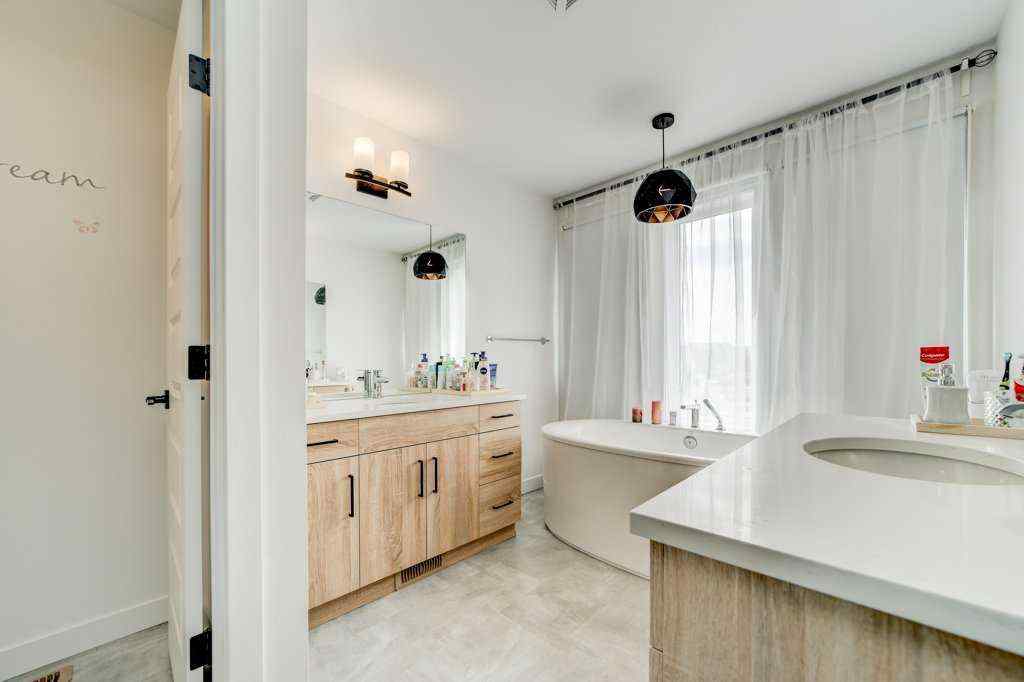MLS® A2206118 - 1170 Pacific Circle W in Garry Station Lethbridge, Residential