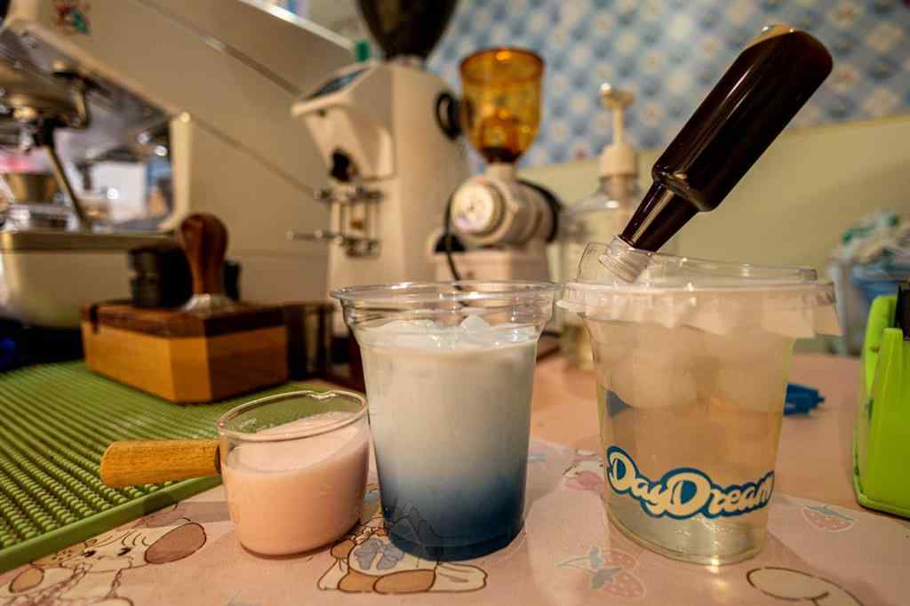 MLS® A2206149 - 536 16 Avenue NW in Mount Pleasant Calgary, Commercial