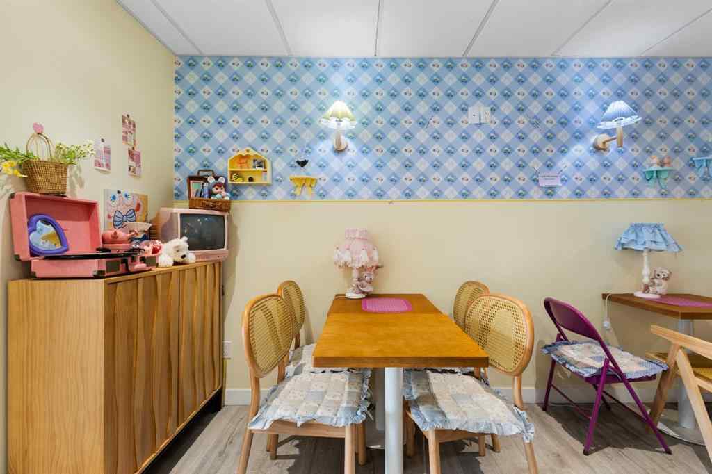 MLS® A2206149 - 536 16 Avenue NW in Mount Pleasant Calgary, Commercial