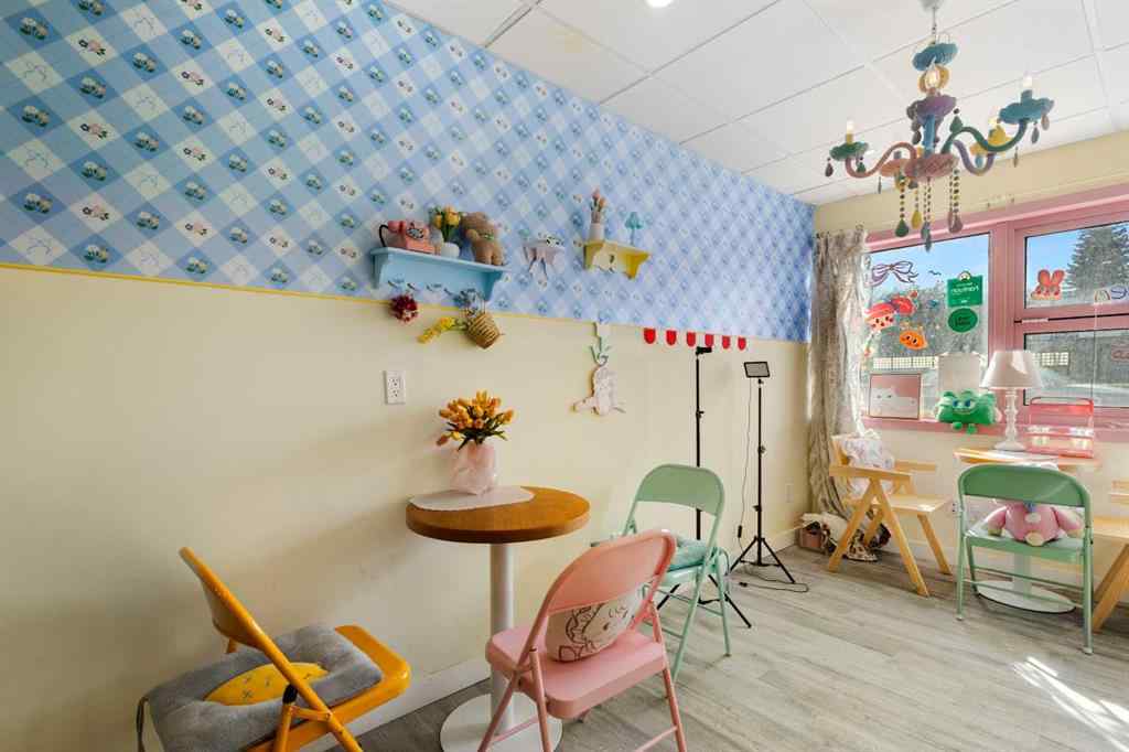 MLS® A2206149 - 536 16 Avenue NW in Mount Pleasant Calgary, Commercial