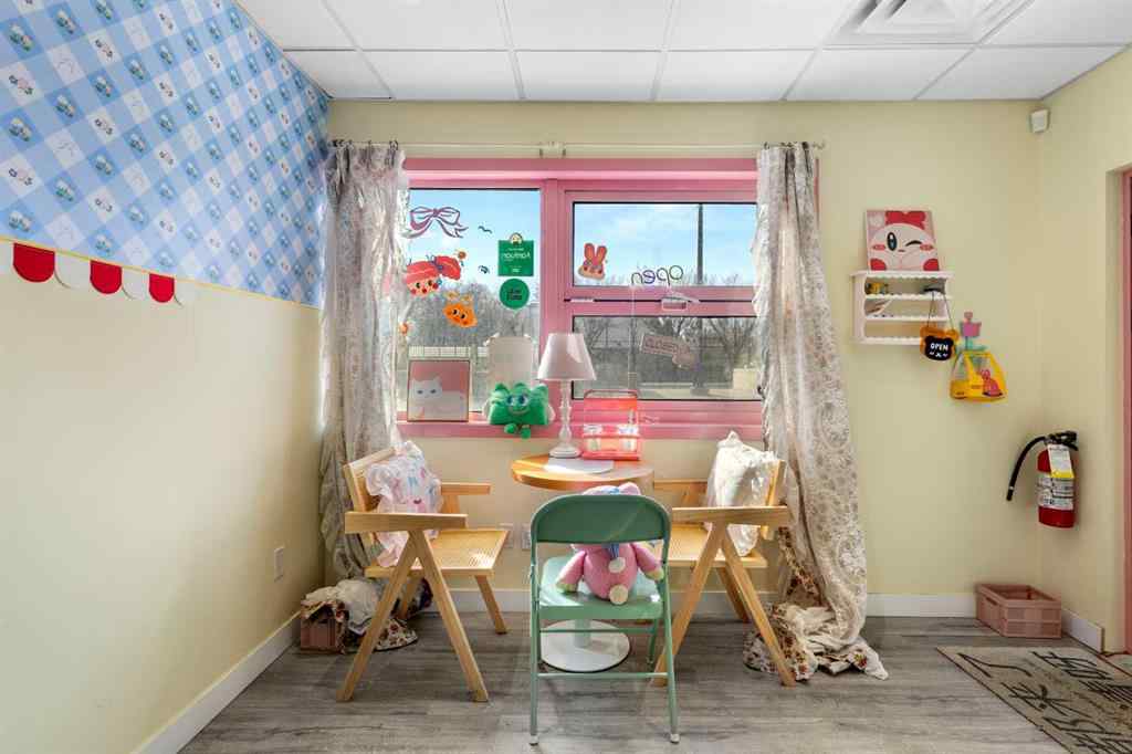 MLS® A2206149 - 536 16 Avenue NW in Mount Pleasant Calgary, Commercial