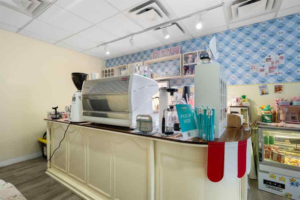 MLS® A2206149 - 536 16 Avenue NW in Mount Pleasant Calgary, Commercial