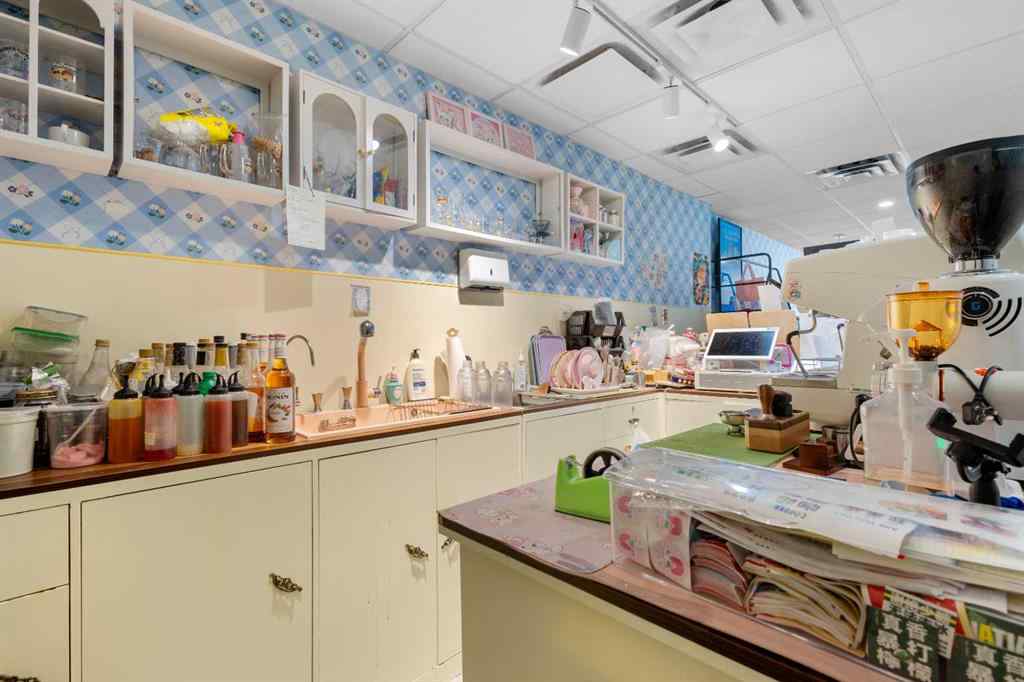 MLS® A2206149 - 536 16 Avenue NW in Mount Pleasant Calgary, Commercial