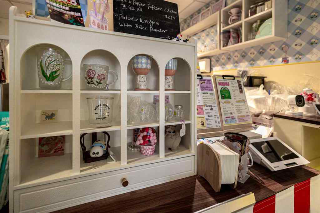 MLS® A2206149 - 536 16 Avenue NW in Mount Pleasant Calgary, Commercial