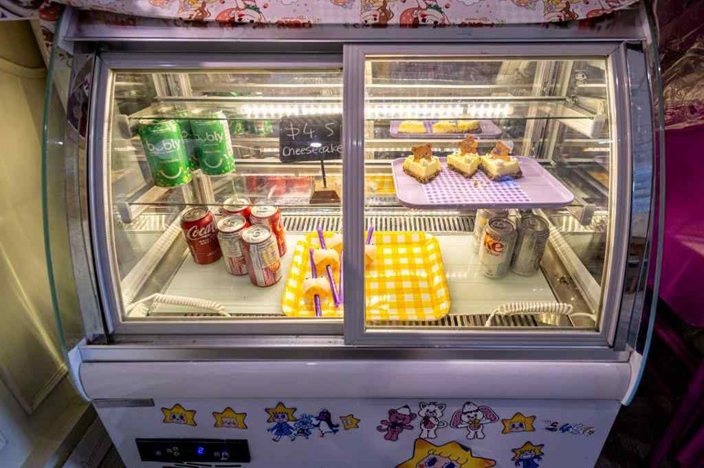 MLS® A2206149 - 536 16 Avenue NW in Mount Pleasant Calgary, Commercial