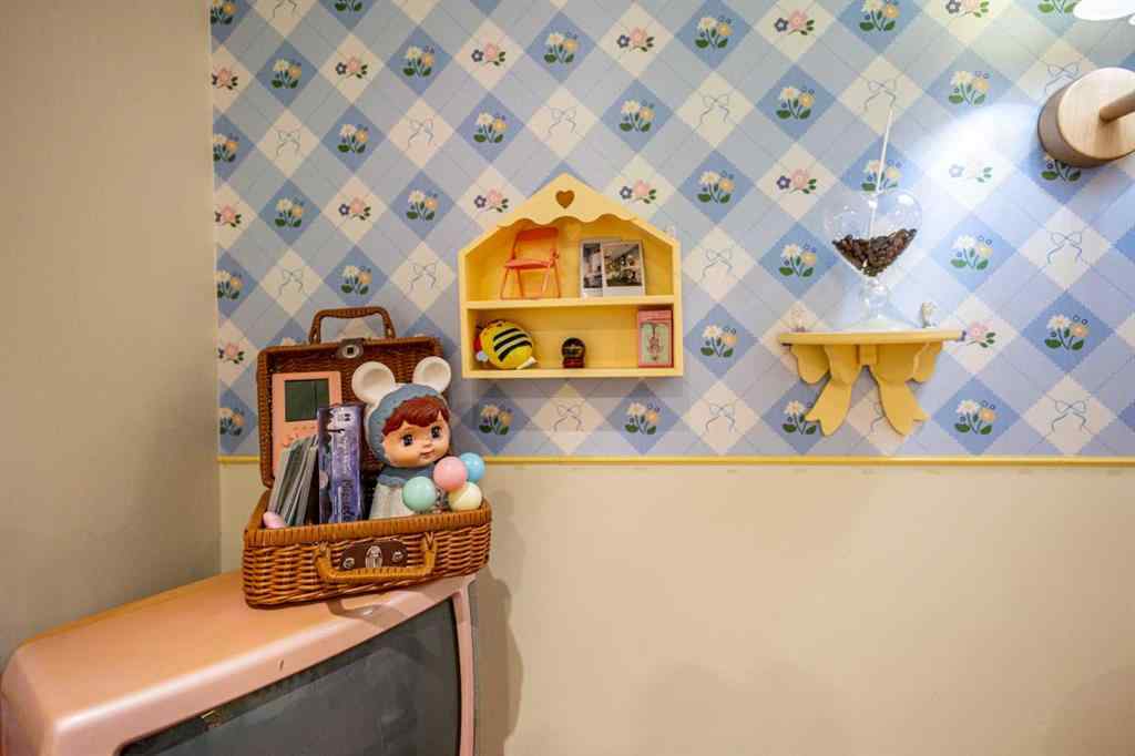 MLS® A2206149 - 536 16 Avenue NW in Mount Pleasant Calgary, Commercial