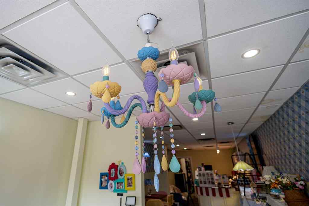 MLS® A2206149 - 536 16 Avenue NW in Mount Pleasant Calgary, Commercial