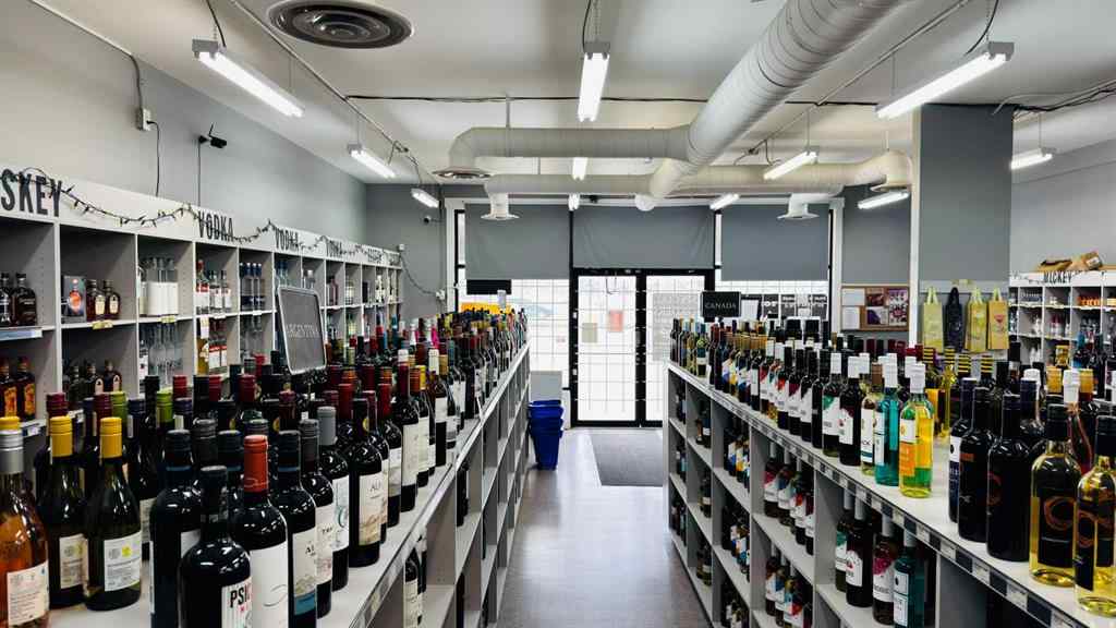 MLS® A2206340 - Unit #102 25 Beju Industrial Drive Drive  in Beju Industrial Park Sylvan Lake, Commercial