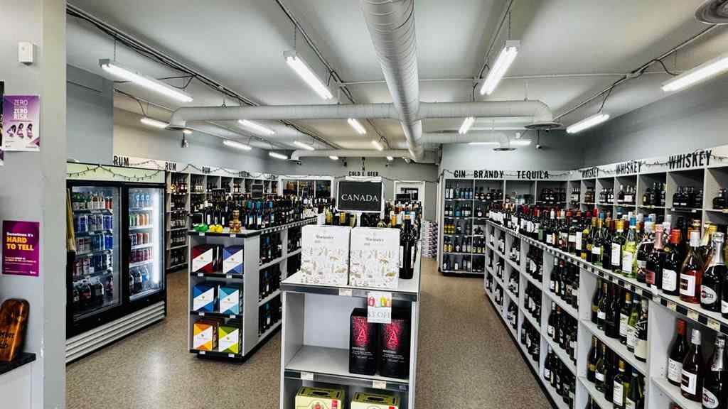 MLS® A2206340 - Unit #102 25 Beju Industrial Drive Drive  in Beju Industrial Park Sylvan Lake, Commercial