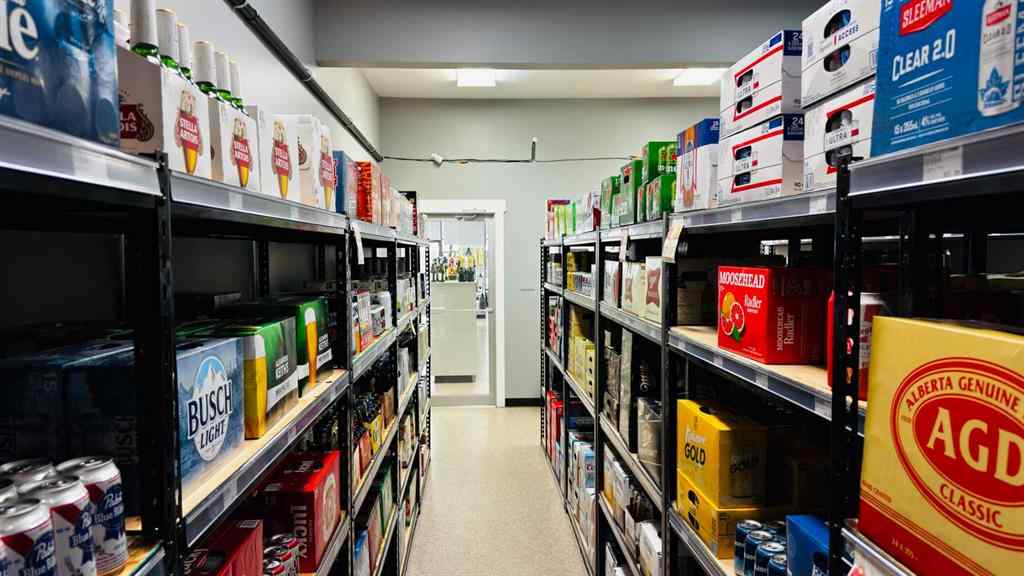 MLS® A2206340 - Unit #102 25 Beju Industrial Drive Drive  in Beju Industrial Park Sylvan Lake, Commercial
