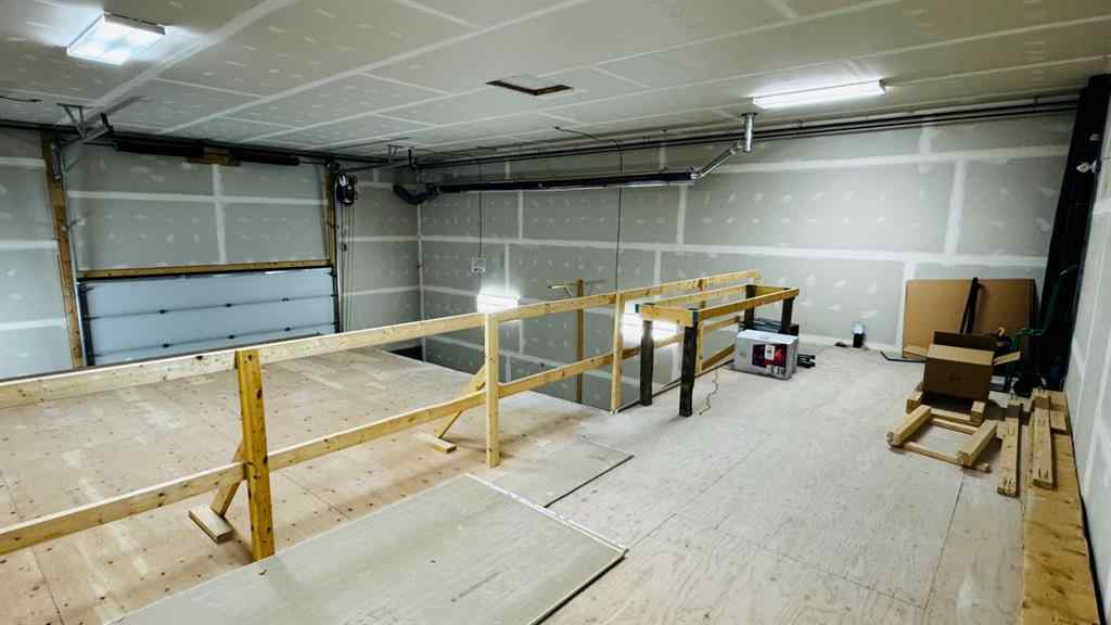 MLS® A2206340 - Unit #102 25 Beju Industrial Drive Drive  in Beju Industrial Park Sylvan Lake, Commercial