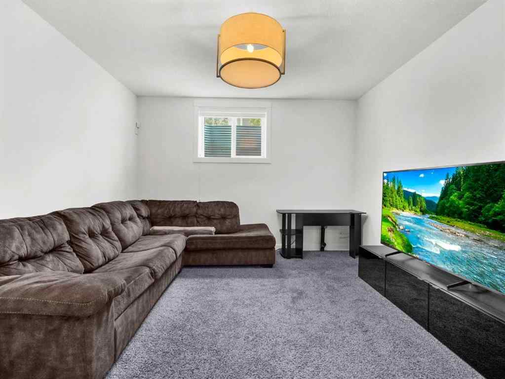 MLS® A2206366 - 18 West Grove Mews SW in West Springs Calgary, Residential