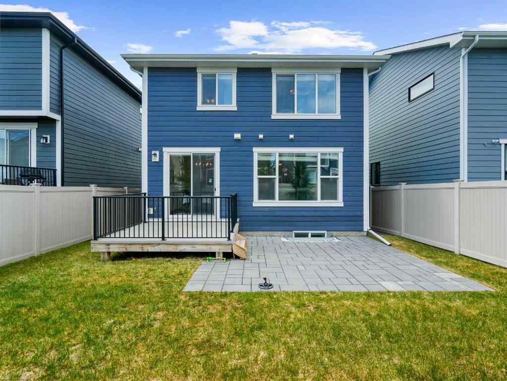 MLS® A2206366 - 18 West Grove Mews SW in West Springs Calgary, Residential