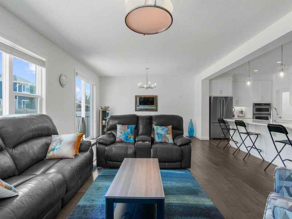 MLS® A2206366 - 18 West Grove Mews SW in West Springs Calgary, Residential
