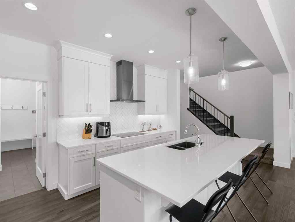 MLS® A2206366 - 18 West Grove Mews SW in West Springs Calgary, Residential