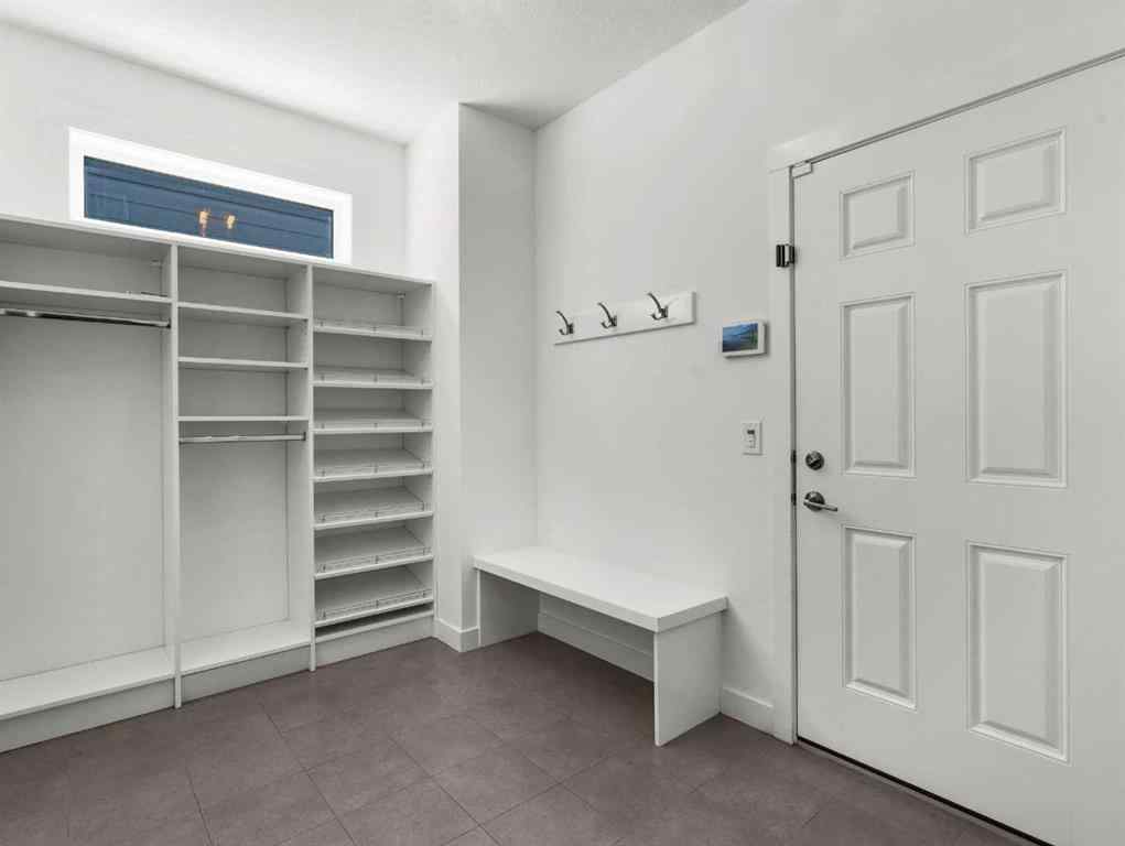 MLS® A2206366 - 18 West Grove Mews SW in West Springs Calgary, Residential