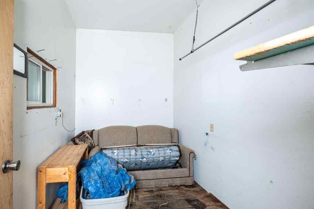 MLS® A2206398 - 5012 50 Street  in Holden Holden, Commercial