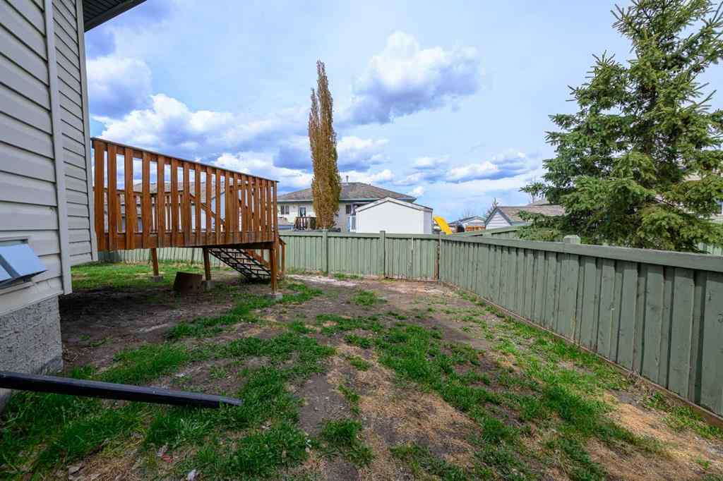 MLS® A2206483 - 11402 82 Avenue  in Westpointe Grande Prairie, Residential