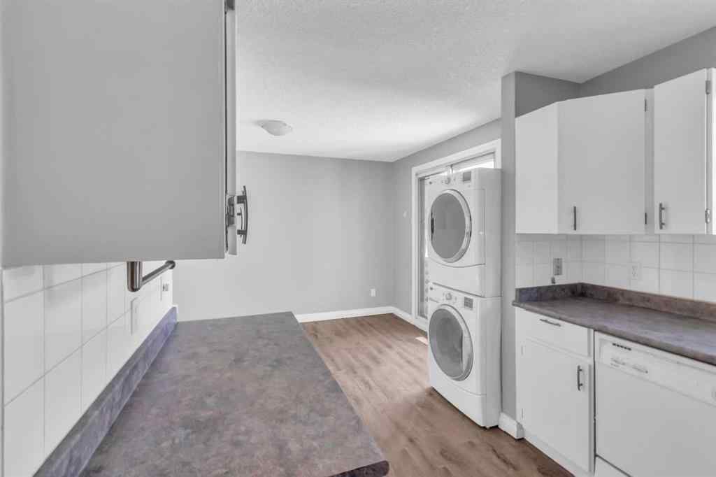 MLS® A2206806 - 111 Pinemill Mews NE in Pineridge Calgary, Residential