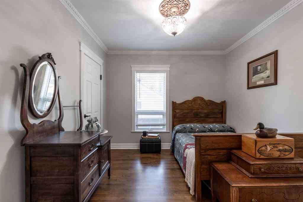 MLS® A2207074 - 127 1 Street SW in SW Hill Medicine Hat, Residential
