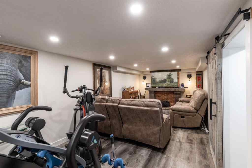 MLS® A2207074 - 127 1 Street SW in SW Hill Medicine Hat, Residential