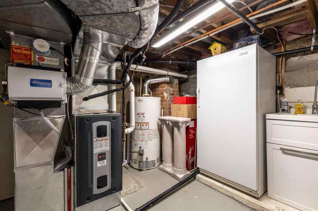 MLS® A2207074 - 127 1 Street SW in SW Hill Medicine Hat, Residential