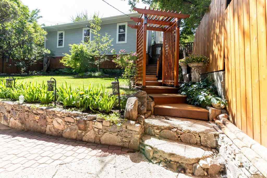 MLS® A2207074 - 127 1 Street SW in SW Hill Medicine Hat, Residential