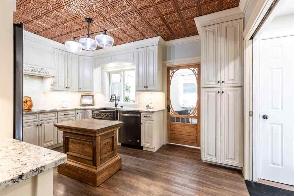 MLS® A2207074 - 127 1 Street SW in SW Hill Medicine Hat, Residential