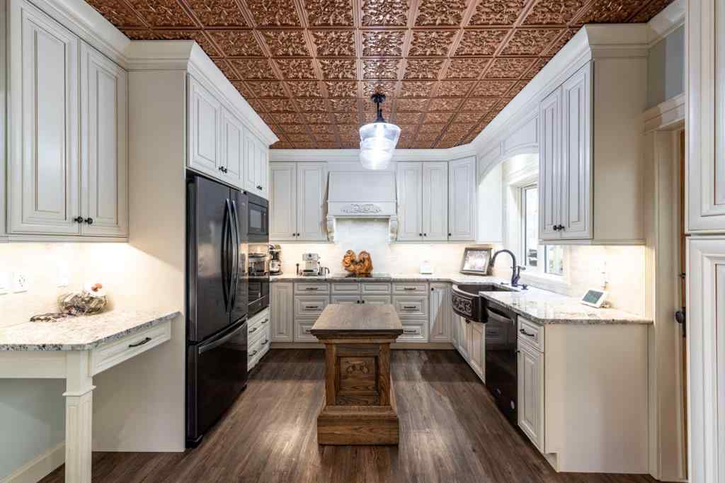 MLS® A2207074 - 127 1 Street SW in SW Hill Medicine Hat, Residential