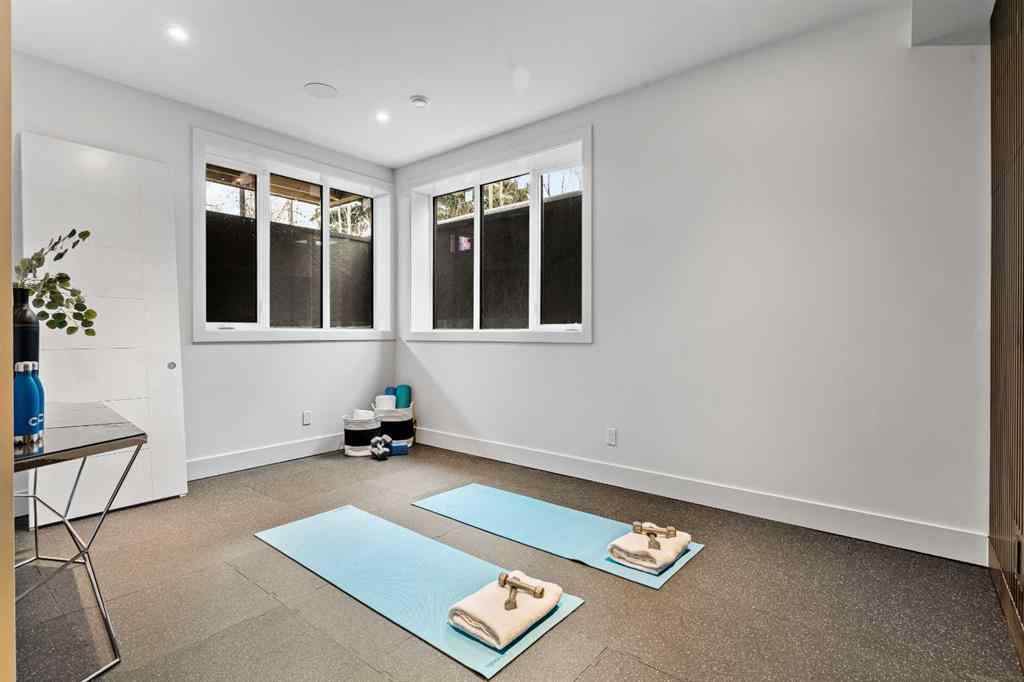 MLS® A2207173 - 1016 Beverley Boulevard SW in Bel-Aire Calgary, Residential