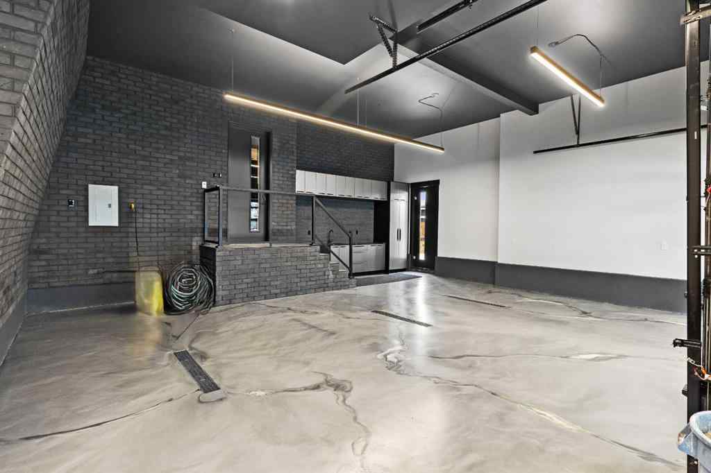 MLS® A2207173 - 1016 Beverley Boulevard SW in Bel-Aire Calgary, Residential