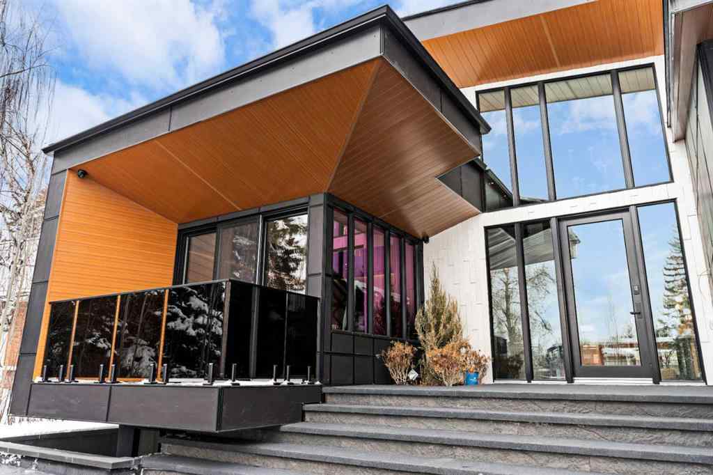 MLS® A2207173 - 1016 Beverley Boulevard SW in Bel-Aire Calgary, Residential