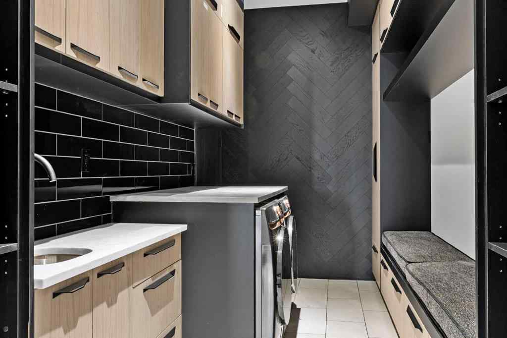 MLS® A2207173 - 1016 Beverley Boulevard SW in Bel-Aire Calgary, Residential