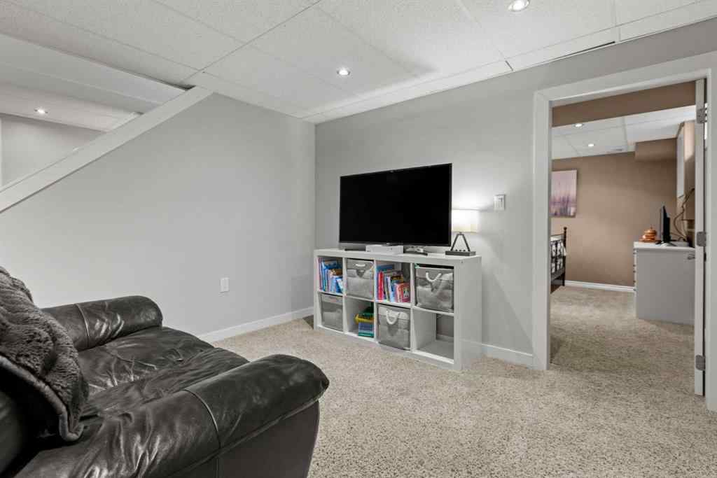 MLS® A2207180 - 17 Welch Crescent  in Downey Ridge Okotoks, Residential