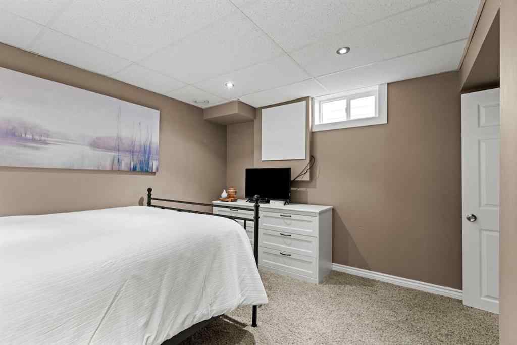 MLS® A2207180 - 17 Welch Crescent  in Downey Ridge Okotoks, Residential