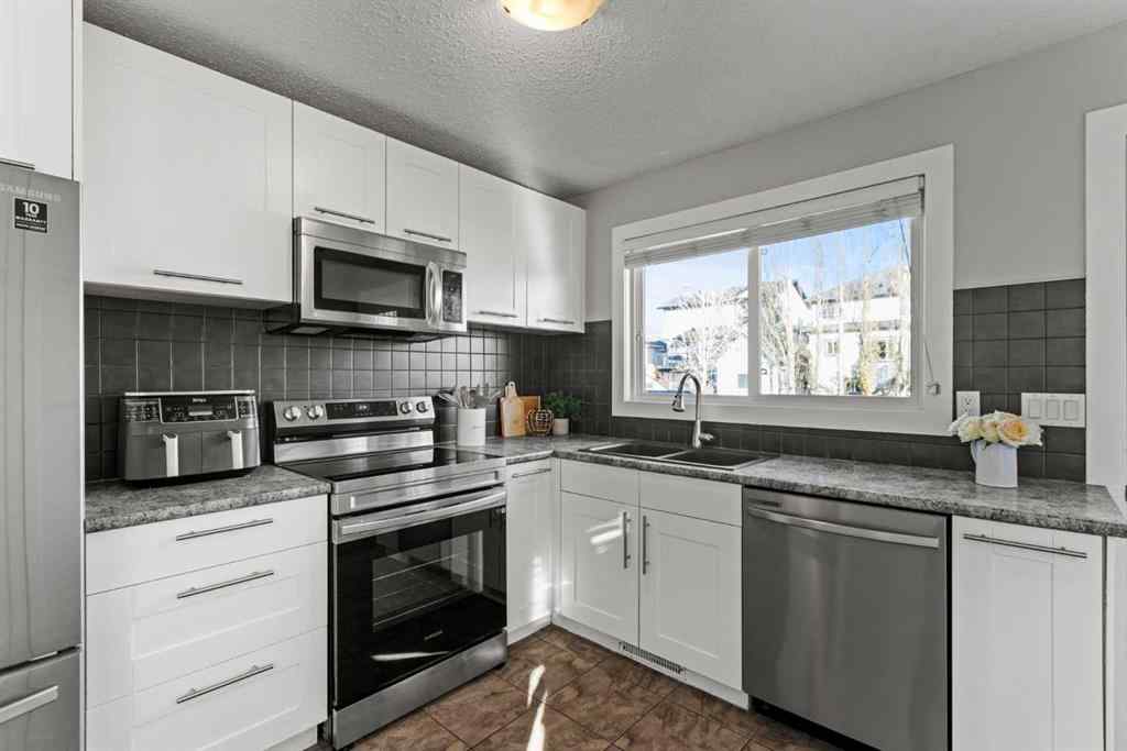MLS® A2207180 - 17 Welch Crescent  in Downey Ridge Okotoks, Residential