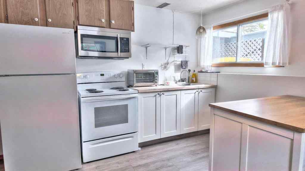 MLS® A2207341 - 1001 9 Avenue  in Lions Park Canmore, Residential