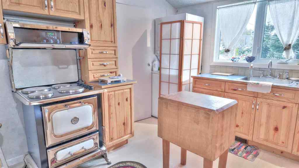MLS® A2207341 - 1001 9 Avenue  in Lions Park Canmore, Residential