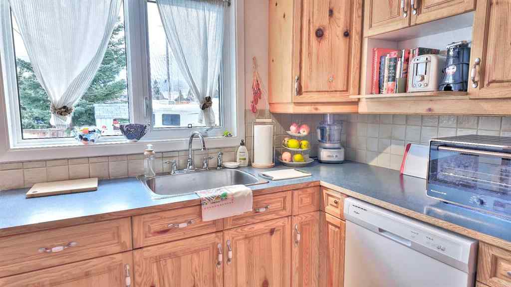 MLS® A2207341 - 1001 9 Avenue  in Lions Park Canmore, Residential