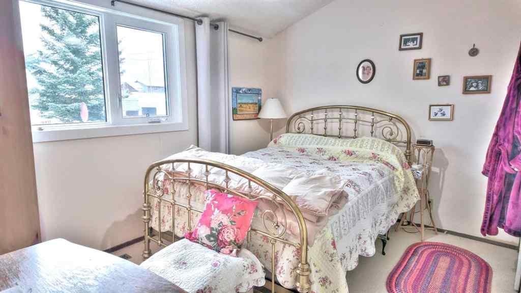 MLS® A2207341 - 1001 9 Avenue  in Lions Park Canmore, Residential