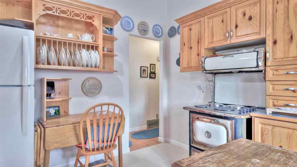 MLS® A2207341 - 1001 9 Avenue  in Lions Park Canmore, Residential
