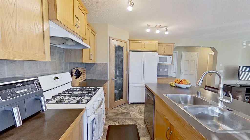 MLS® A2207440 - 9 Prairie Springs Close SW in Prairie Springs Airdrie, Residential