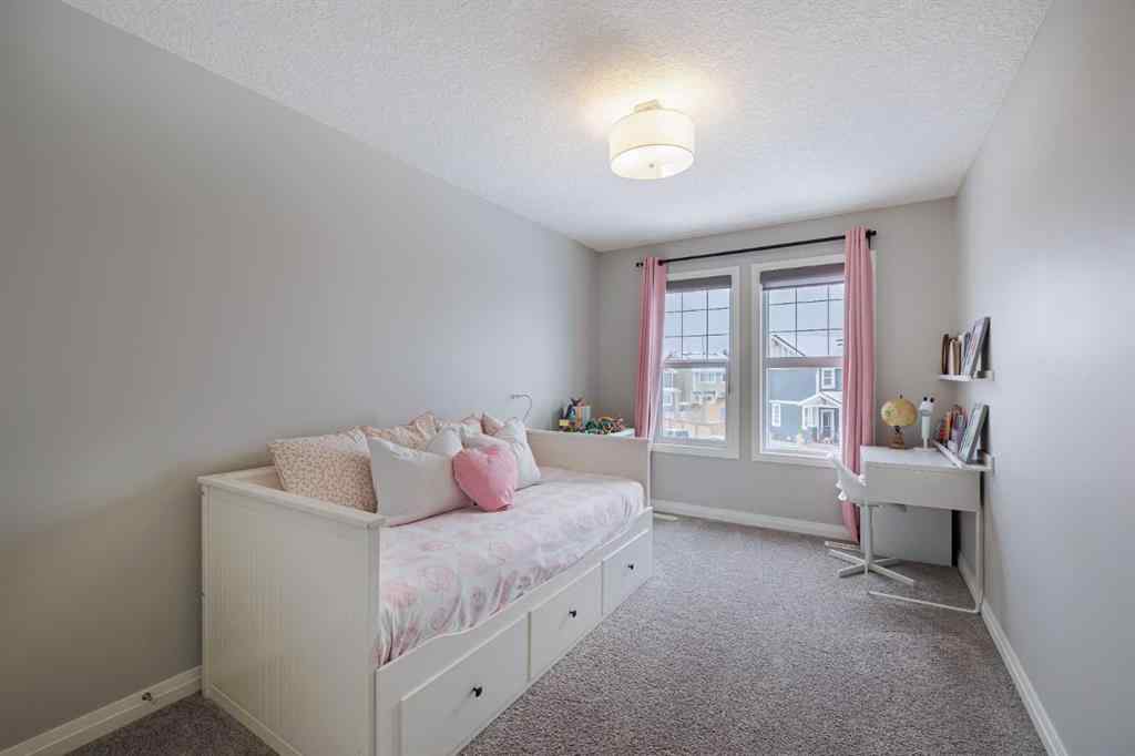 MLS® A2207452 - 53 Sundown Grove  in Sunset Ridge Cochrane, Residential