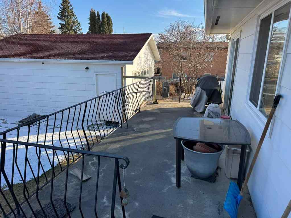MLS® A2207454 - 8005 94 Street  in North End Peace River, Residential