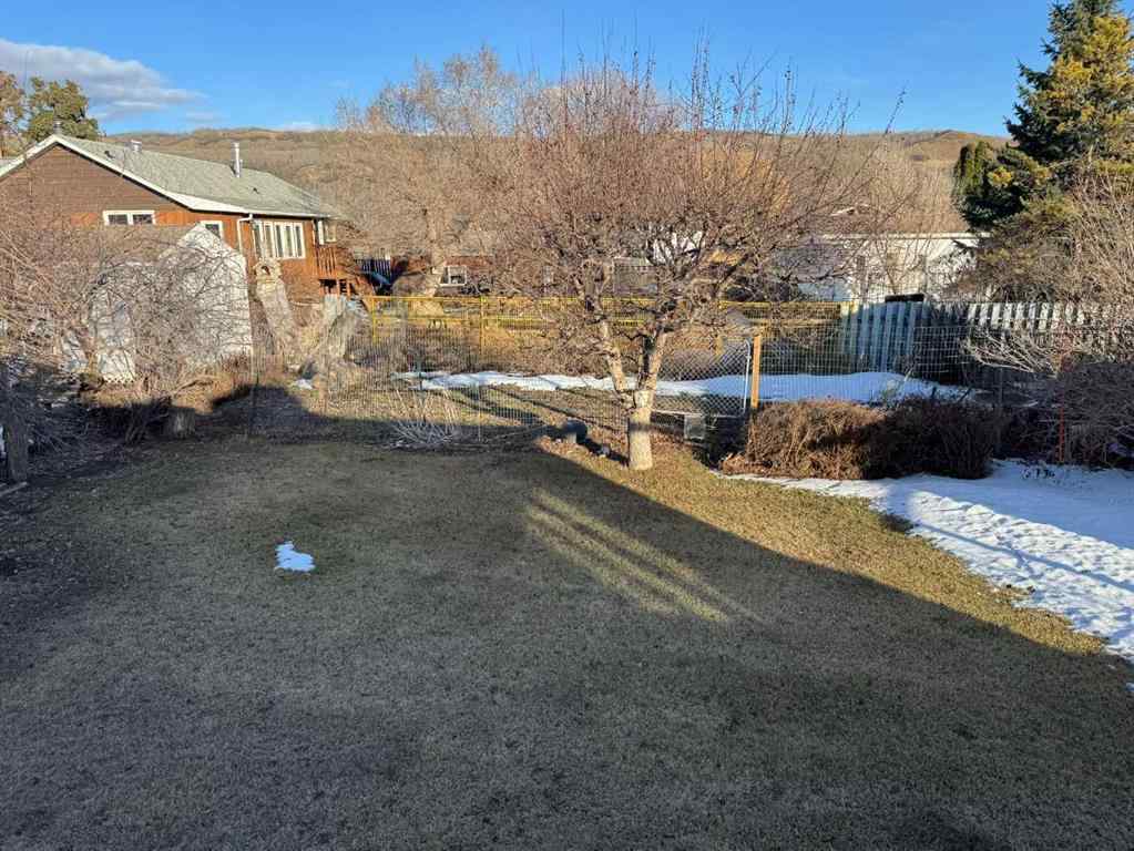 MLS® A2207454 - 8005 94 Street  in North End Peace River, Residential