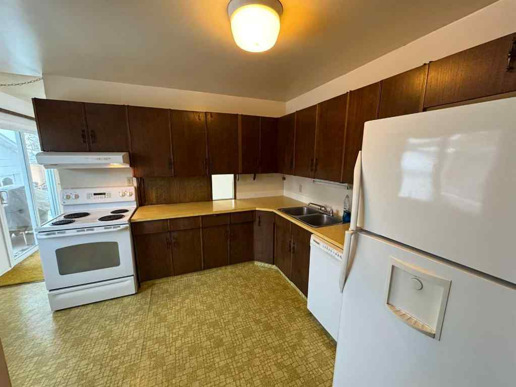MLS® A2207454 - 8005 94 Street  in North End Peace River, Residential