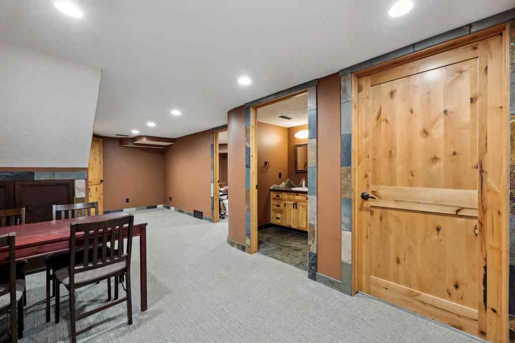 MLS® A2207477 - 1220 10 Avenue SE in Inglewood Calgary, Commercial