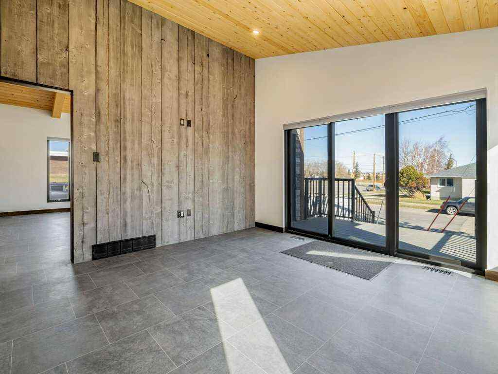 MLS® A2207854 - 686 Lacombe Street  in NONE Pincher Creek, Residential