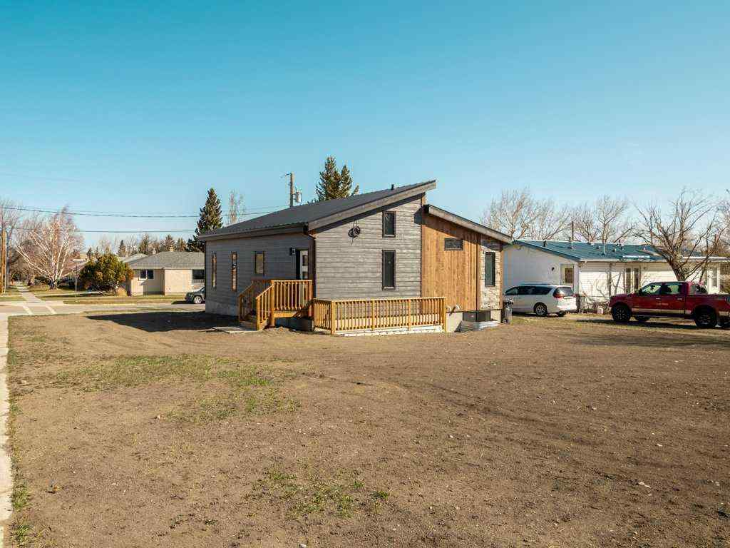 MLS® A2207854 - 686 Lacombe Street  in NONE Pincher Creek, Residential
